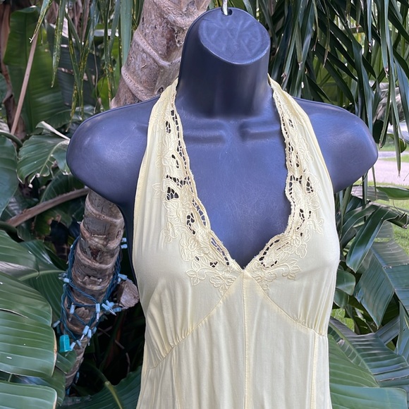 Freestyle, beautiful cut Work embroidery halter dress - Picture 4 of 10